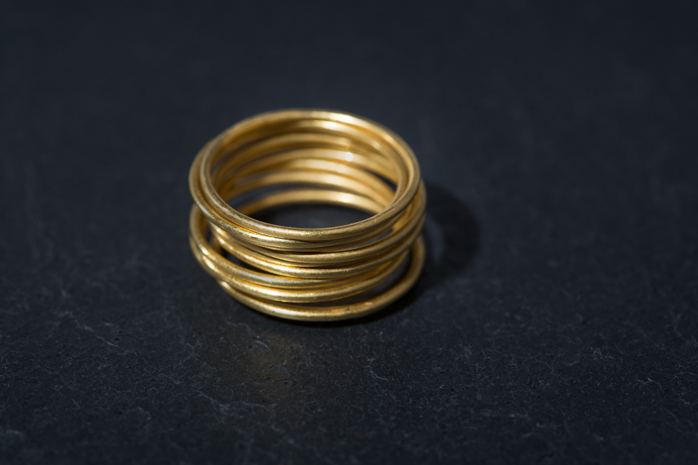 Chiselled golden rings — Yves Gratas