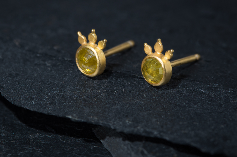 Boucle d'oreilles en or ornées de diamants jaunes — Yves Gratas
