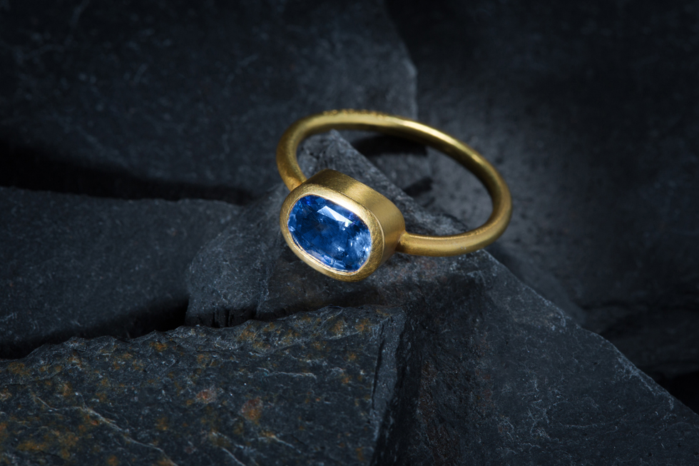 Gold ring with a sapphire — Yves Gratas