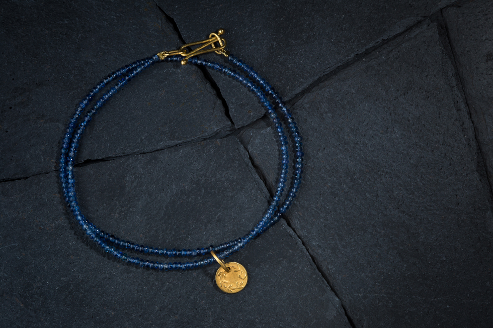 Sapphire necklace with gold medal — Yves Gratas