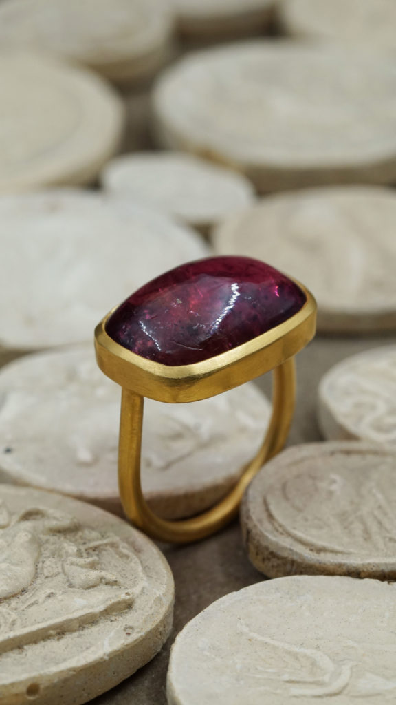 Yves Gratas Héritage artisan bijoutier paris marais 11ème métier d'art savoir-faire fait main or 18 carats pierre précieuse Charlotte Courault Anne Viel Brnak sur mesure bague tourmaline