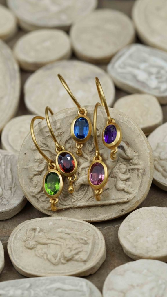 Yves Gratas Héritage artisan bijoutier paris marais 11ème métier d'art savoir-faire fait main or 18 carats pierre précieuse Charlotte Courault Anne Viel Brnak sur mesure boucle d'oreille tourmaline topaze grenat zircon améthyste kyanite cyanite