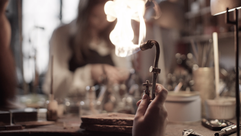 Yves Gratas Héritage artisan bijoutier paris marais 11ème métier d'art savoir-faire fait main or 18 carats pierre précieuse Charlotte Courault Anne Viel Brnak sur mesure