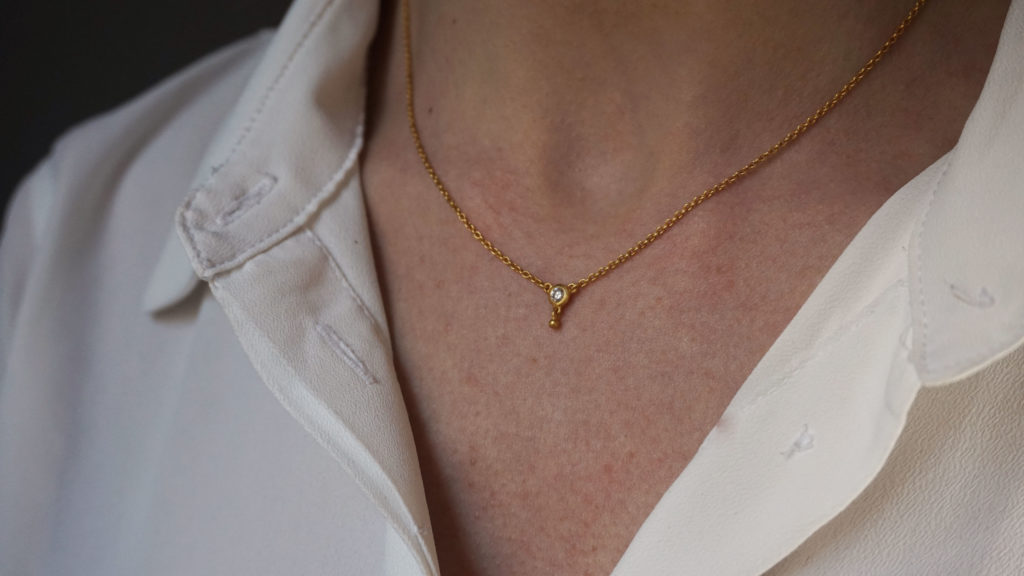 Yves Gratas Héritage artisan bijoutier paris marais 11ème métier d'art savoir-faire fait main or 18 carats pierre précieuse Charlotte Courault Anne Viel Brnak collier diamant