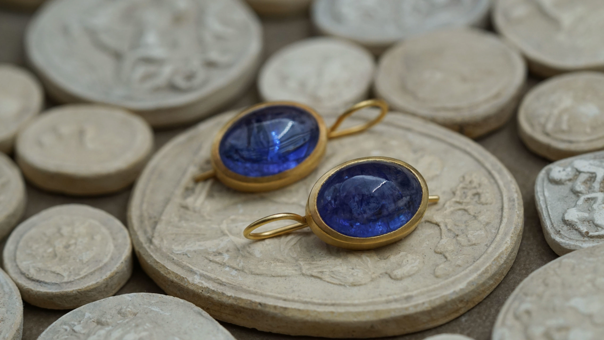 237 boucles d'oreilles cabochon tanzanite