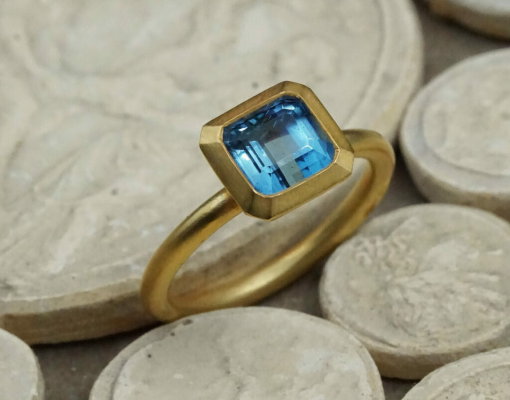 Yves Gratas Héritage artisan bijoutier paris marais 11ème métier d'art savoir-faire fait main or 18 carats pierre précieuse Charlotte Courault Anne Viel Brnak sur-mesure topaze