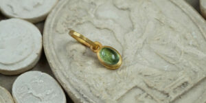 253 pendentif tourmaline verte cabochon