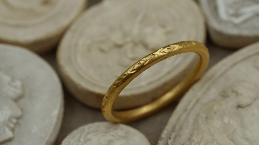 Yves Gratas Héritage artisan bijoutier paris marais 11ème métier d'art savoir-faire fait main or 18 carats alliance anneau bague calypso