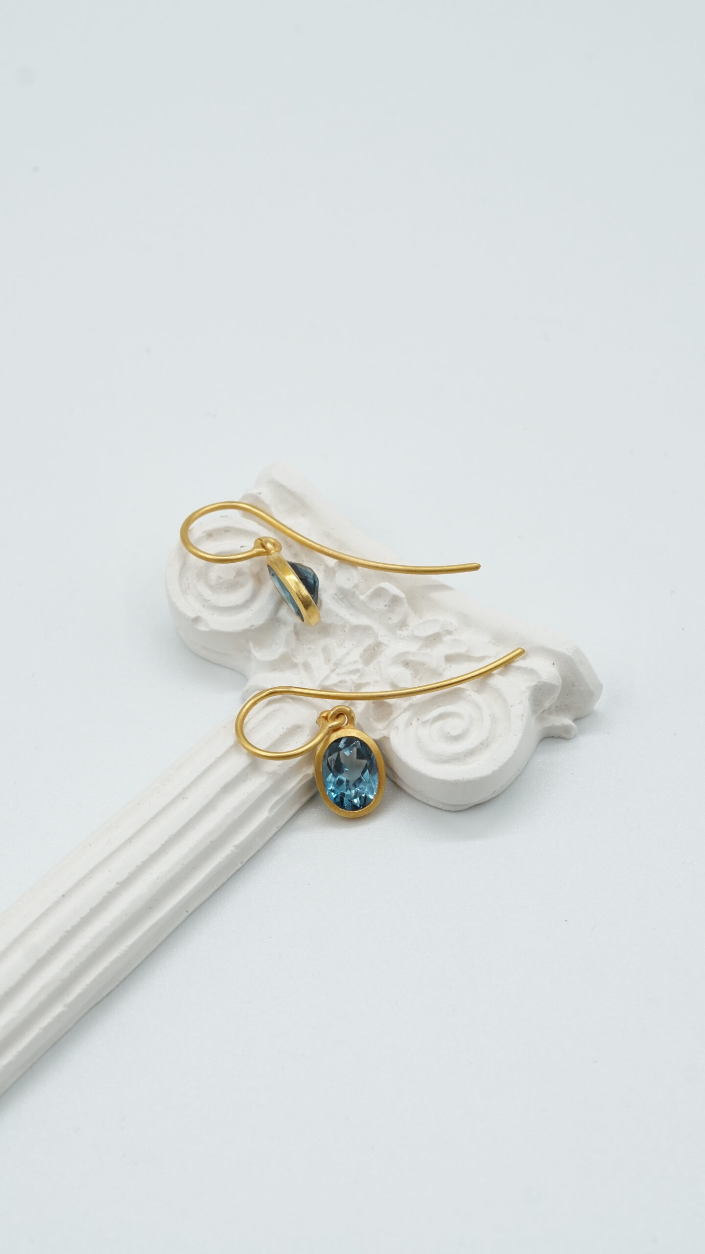 Yves Gratas Héritage artisan bijoutier paris marais 11ème métier d'art savoir-faire fait main or 18 carats pierre précieuse Charlotte Courault Anne Viel Brnak sur mesure boucle d'oreilles topaze tourmaline grenat améthyste citrine aigue-marine bijoux antique Yves Gratas Héritage artisan bijoutier paris marais 11ème métier d'art savoir-faire fait main or 18 carats pierre précieuse Charlotte Courault Anne Viel Brnak sur mesure boucle d'oreilles topaze tourmaline grenat améthyste citrine aigue-marine bijoux antique
