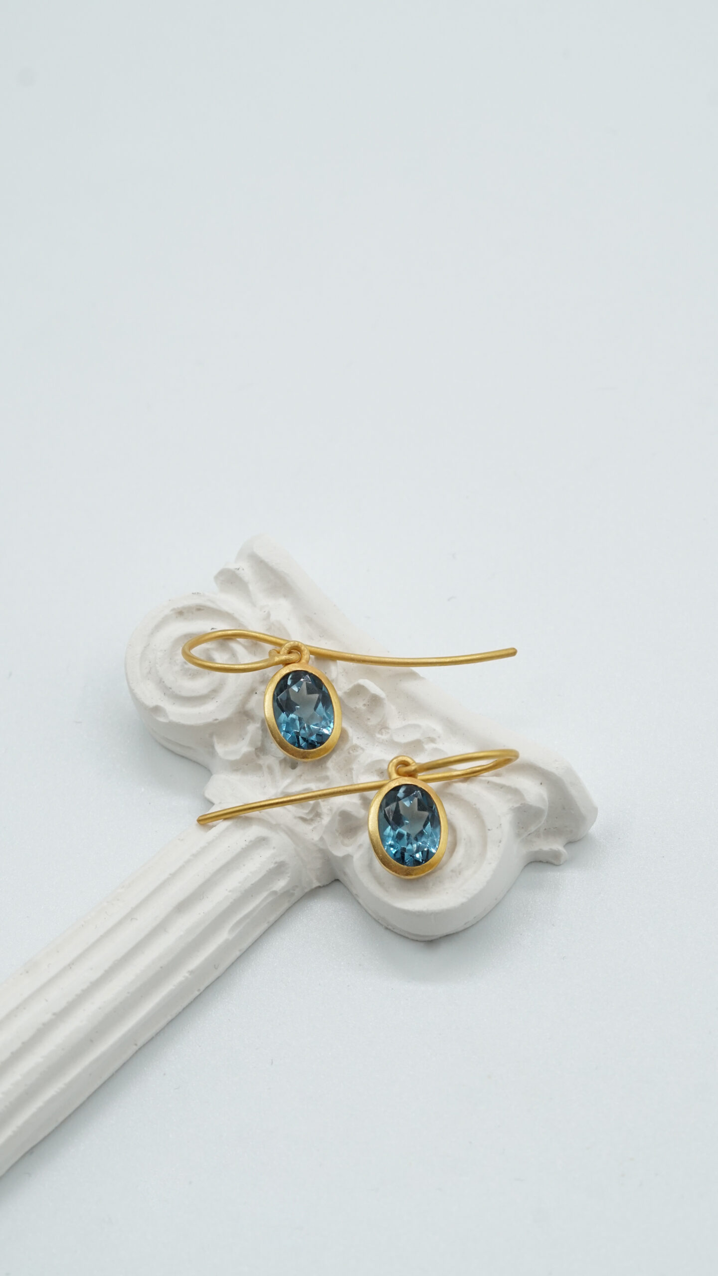 Yves Gratas Héritage artisan bijoutier paris marais 11ème métier d'art savoir-faire fait main or 18 carats pierre précieuse Charlotte Courault Anne Viel Brnak sur mesure boucle d'oreilles topaze tourmaline grenat améthyste citrine aigue-marine bijoux antique Yves Gratas Héritage artisan bijoutier paris marais 11ème métier d'art savoir-faire fait main or 18 carats pierre précieuse Charlotte Courault Anne Viel Brnak sur mesure boucle d'oreilles topaze tourmaline grenat améthyste citrine aigue-marine bijoux antique