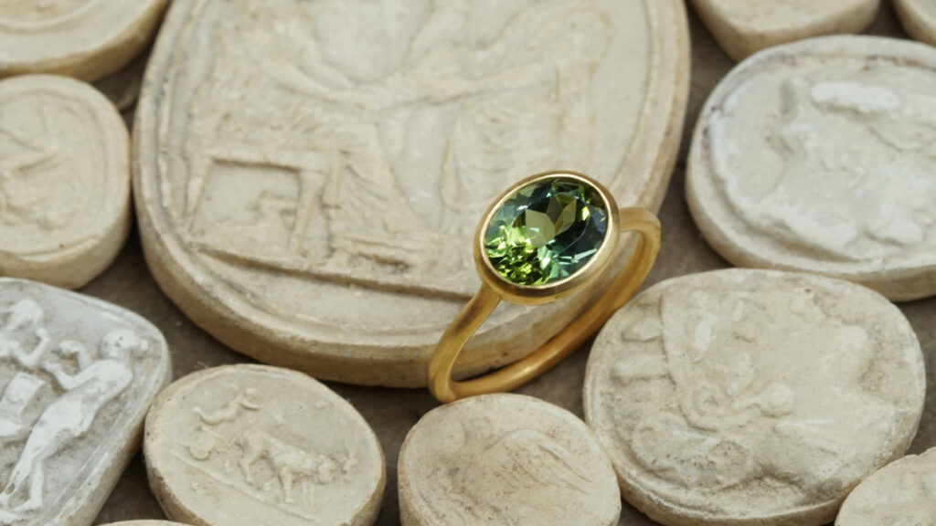 294 tourmaline verte corps en lyre bague