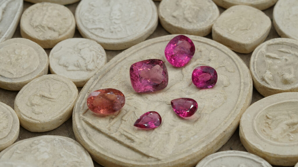 tourmaline rose facettée