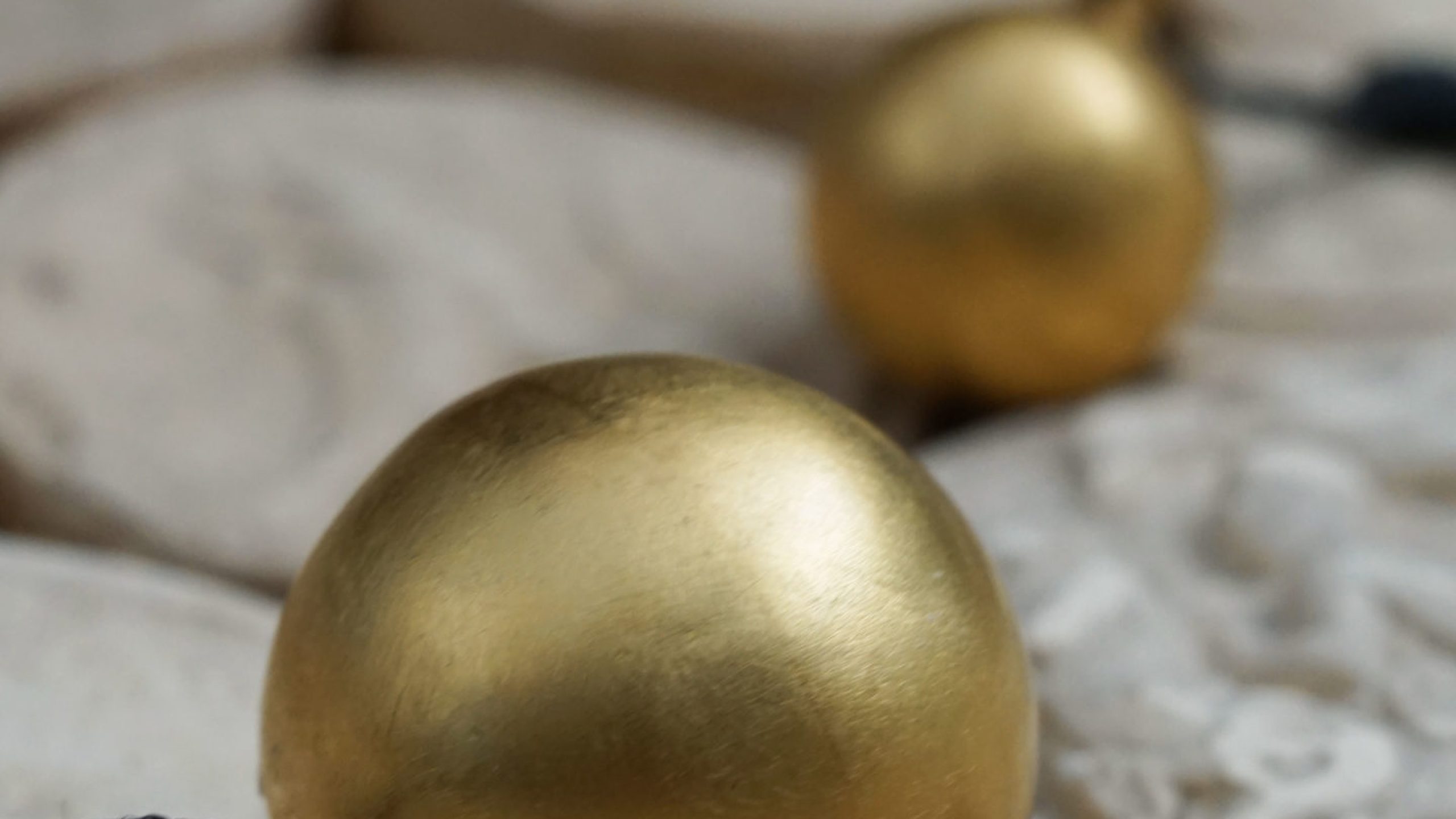 Yves Gratas Héritage artisan bijoutier paris marais 11ème métier d'art savoir-faire fait main or 18 carats pierre précieuse Charlotte Courault Anne Viel Brnak sur mesure collier boule