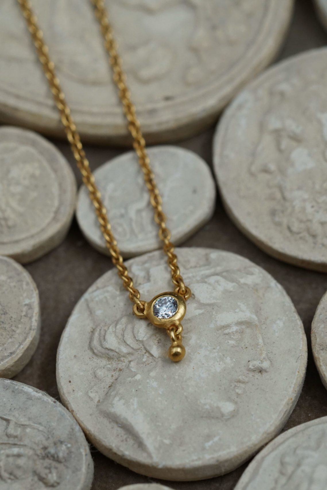 Yves Gratas Héritage artisan bijoutier paris marais 11ème métier d'art savoir-faire fait main or 18 carats pierre précieuse diamant Charlotte Courault Anne Viel Brnak