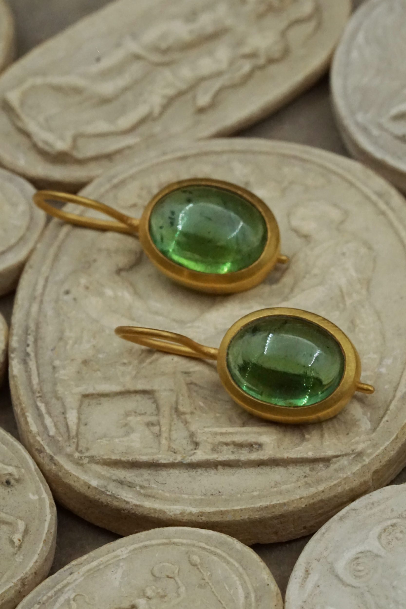 237 boucles d'oreilles cabochon tourmaline verte