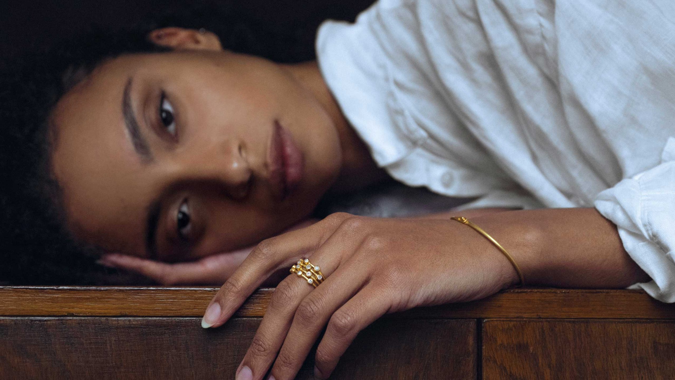 267 bague trilogie diamant annabelle Yves Gratas Héritage artisan bijoutier paris marais 11ème métier d'art savoir-faire fait main or 18 carats pierre précieuse Charlotte Courault Anne Viel Brnak sur mesure bague trilogie saphir diamant Annabelle Foucher